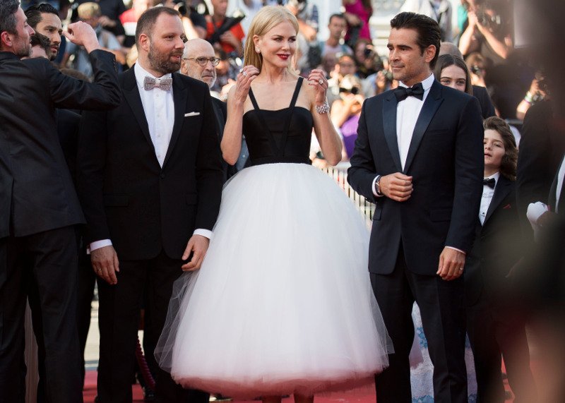 Ο Λάνθιμος αγκαζέ με τη (θεά) Νικόλ Κίντμαν και τον Κόλιν Φάρελ στο κόκκινο χαλί των Καννών -Μετά τη γιούχα [εικόνες & βίντεο] | iefimerida.gr 6