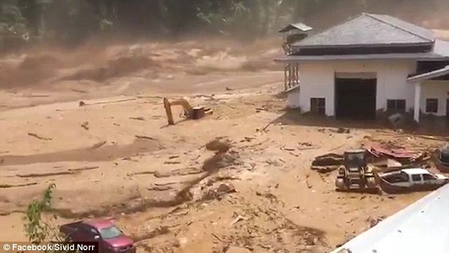 Τρόμος μετά την κατάρρευση φράγματος -Ετρεχαν να γλιτώσουν από τα ορμητικά νερά [βίντεο]  | iefimerida.gr 1