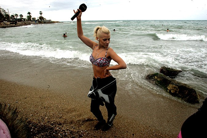 Η Λάουρα Νάργες βούτηξε αλλά δεν έπιασε το Σταυρό [εικόνες] | iefimerida.gr 3