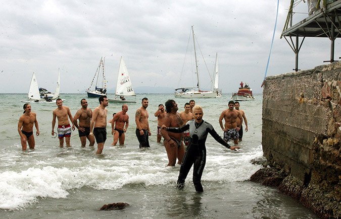 Η Λάουρα Νάργες βούτηξε αλλά δεν έπιασε το Σταυρό [εικόνες] | iefimerida.gr 2