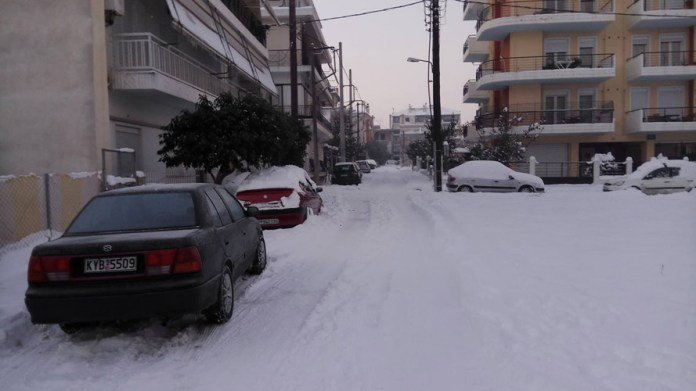 «Ομηροι» του χιονιά οι Λαρισαίοι -Προβλήματα στις μετακινήσεις από το χιόνι και τον πάγο [εικόνες] | iefimerida.gr 5