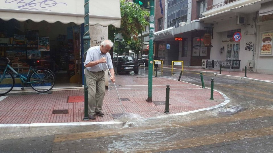 Πλημμύρισε η Λάρισα -Προβλήματα από την κακοκαιρία [εικόνες] | iefimerida.gr 2