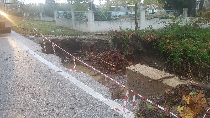 Πλημμύρισαν σπίτια στη Λάρισα -Κινδύνεψαν δύο άνθρωποι [εικόνες & βίντεο] | iefimerida.gr 3