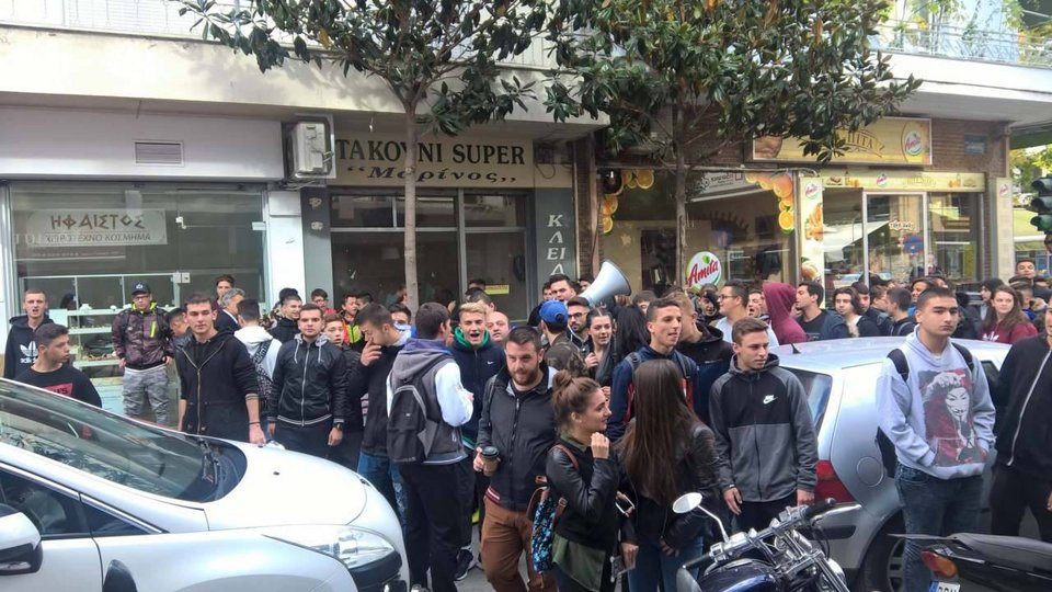 Στους δρόμους και οι μαθητές της Λάρισας -Υπό κατάληψη πολλά σχολεία [εικόνες] | iefimerida.gr 0