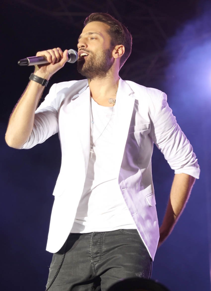 «Βούλιαξε» το γήπεδο της Λάρισας στη συναυλία του Ρέμου... χωρίς τον Ρέμο [εικόνες] | iefimerida.gr 0