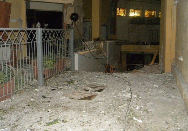 Καρέ καρέ η βομβιστική επίθεση στη Λάρισα -Οι δράστες ισοπέδωσαν μια γειτονιά [εικόνες] | iefimerida.gr 3