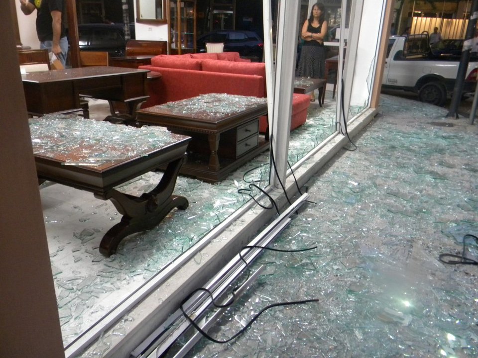 Καρέ καρέ η βομβιστική επίθεση στη Λάρισα -Οι δράστες ισοπέδωσαν μια γειτονιά [εικόνες] | iefimerida.gr 5