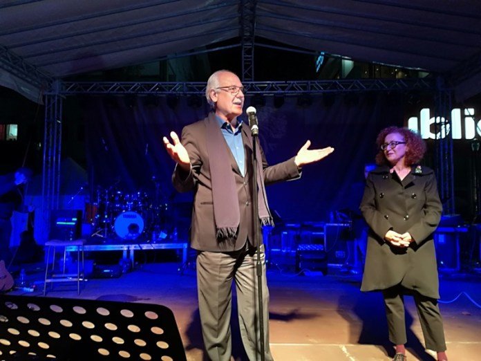 Στολίστηκε και η Λάρισα -«Βούλιαξε» η κεντρική πλατεία για τον Χατζηγιάννη [εικόνες & βίντεο] | iefimerida.gr 3