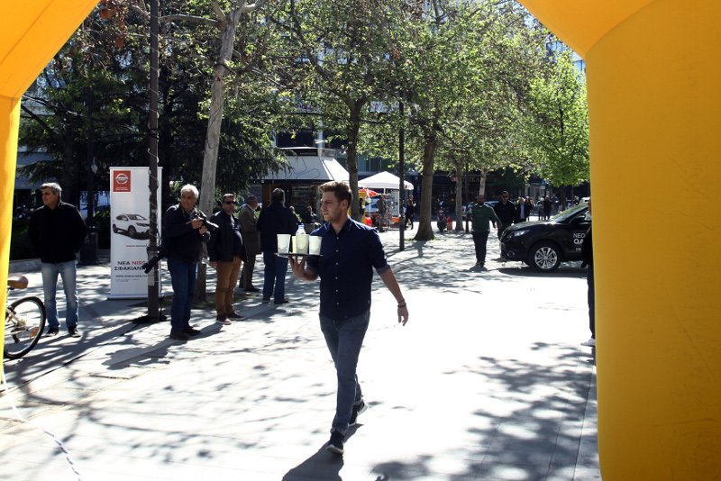 Λάρισα: Ετρεξαν με τον δίσκο στο χέρι -Αγώνας δρόμου για σερβιτόρους [εικόνες] | iefimerida.gr 1