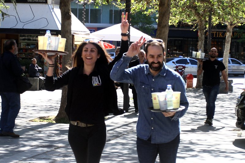 Λάρισα: Ετρεξαν με τον δίσκο στο χέρι -Αγώνας δρόμου για σερβιτόρους [εικόνες] | iefimerida.gr 2