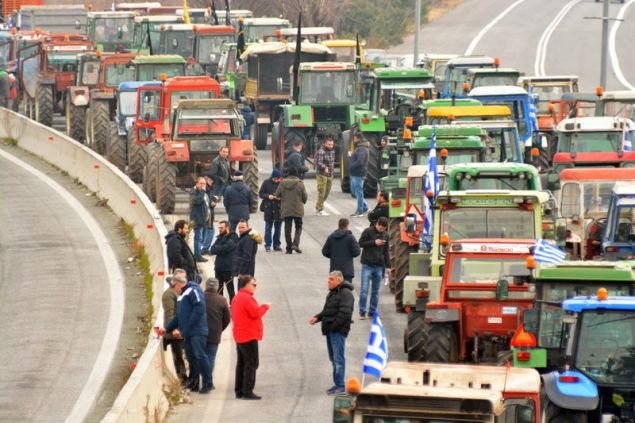 Κλειστή η εθνική οδός και στα 2 ρεύματα, στον κόμβο Νίκαιας