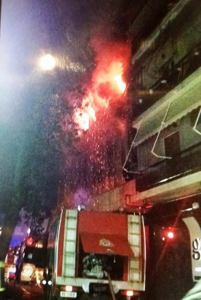 Μεγάλη πυρκαγιά σε εφορία στη Λάρισα -Συγκλονιστικές εικόνες και βίντεο | iefimerida.gr 8