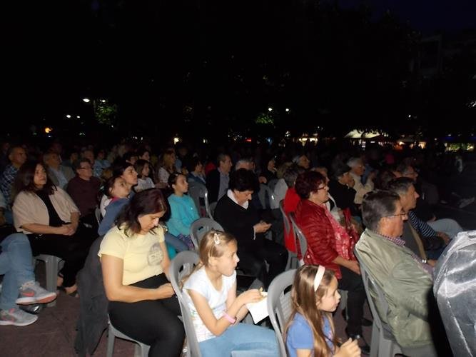 Οι Λαρισαίοι πήγαν πλατεία για να ακούσουν... Μότσαρτ [εικόνες] | iefimerida.gr 1