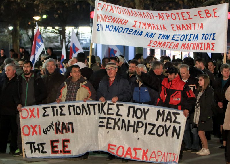 Αγρότες πλημμύρισαν με τρακτέρ το κέντρο της Λάρισας [εικόνες&βίντεο] | iefimerida.gr 3