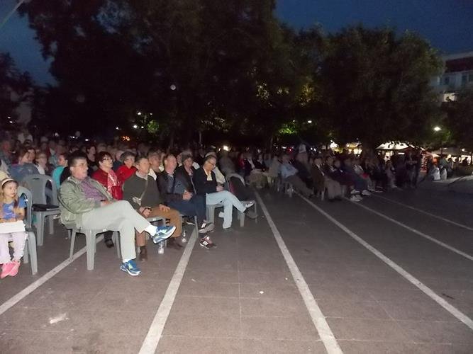 Οι Λαρισαίοι πήγαν πλατεία για να ακούσουν... Μότσαρτ [εικόνες] | iefimerida.gr 2