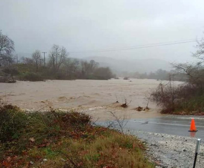 Στα λευκά ο νομός Λάρισας- Η θάλασσα βγήκε στο δρόμο στα παράλια [εικόνες & βίντεο] | iefimerida.gr 0