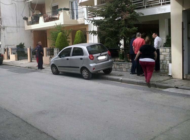 Τραγωδία στη Λάρισα: Αυτοκτόνησε 63χρονος με καραμπίνα -Δίπλα στην γυναίκα και την κόρη του [εικόνα] | iefimerida.gr 0