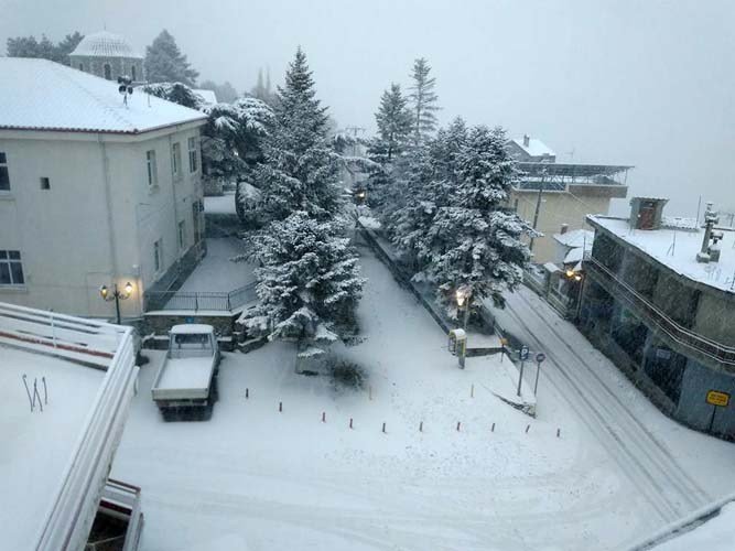 Στα «λευκά» ντύθηκαν τα ορεινά της Λάρισας [εικόνες] | iefimerida.gr 3