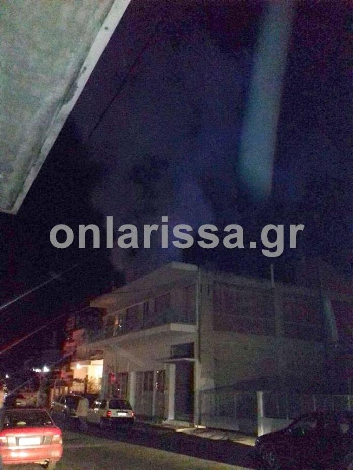 Λάρισα: Αντρας εγκλωβίστηκε σε διαμέρισμα που πήρε φωτιά [εικόνα & βίντεο] | iefimerida.gr 0