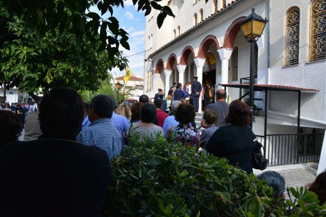 Με βιολιά το «τελευταίο αντίο» στον άτυχο πυροσβέστη που έπεσε στο καθήκον στο Παλαιό Φάληρο [εικόνες] | iefimerida.gr 1