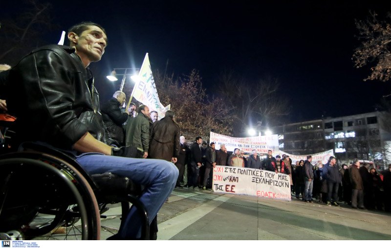 Αγρότες πλημμύρισαν με τρακτέρ το κέντρο της Λάρισας [εικόνες&βίντεο] | iefimerida.gr 5