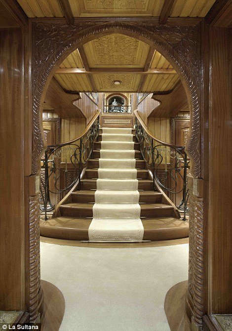 La Sultana: Το σκάφος των κατασκόπων της Σοβιετικής Ενωσης που μετατράπηκε σε γιοτ πολυτελείας [εικόνες] | iefimerida.gr 3