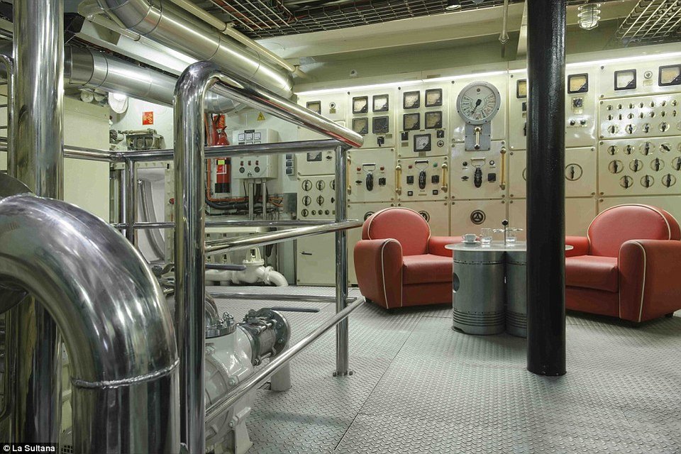 La Sultana: Το σκάφος των κατασκόπων της Σοβιετικής Ενωσης που μετατράπηκε σε γιοτ πολυτελείας [εικόνες] | iefimerida.gr 9