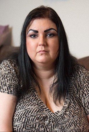 Η μυστηριώδης ασθένεια που έχει κάνει κόλαση τη ζωή μιας 34χρονης -Πήρε 50 κιλά σε έξι μήνες και σε λίγο δεν θα μπορεί να περπατήσει [εικόνες & βίντεο] | iefimerida.gr 4