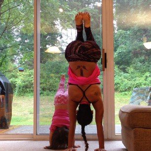 Η πιο καυτή δασκάλα γιόγκα έχει 700.000 followers που παρακολουθούν πιστά κάθε της τέντωμα [εικόνες] | iefimerida.gr 4