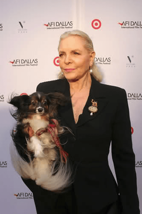 Η Λορίν Μπακόλ άφησε 10.000 δολάρια στο σκυλάκι της -Τι είχε ζητήσει για τη φροντίδα του [εικόνες] | iefimerida.gr 1