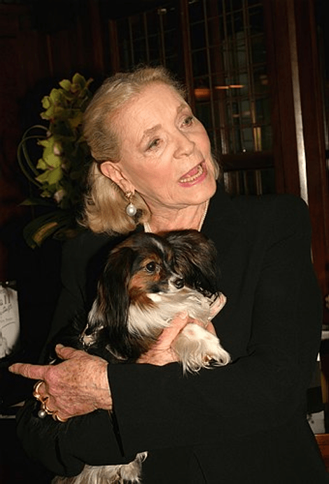 Η Λορίν Μπακόλ άφησε 10.000 δολάρια στο σκυλάκι της -Τι είχε ζητήσει για τη φροντίδα του [εικόνες] | iefimerida.gr 2