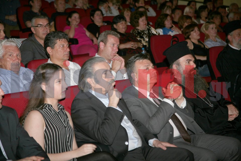 Οταν ο Λαζόπουλος έδεσε τα μάτια για να παραστήσει τον τυφλό και προκάλεσε σάλο στη Λάρισα [εικόνες] | iefimerida.gr 3