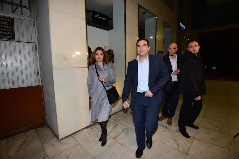 Ο Τσίπρας με την Περιστέρα, το μισό υπουργικό και η Γιάννα πήγαν Λαζόπουλο [εικόνες] | iefimerida.gr 6