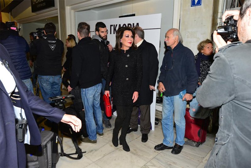 Ο Τσίπρας με την Περιστέρα, το μισό υπουργικό και η Γιάννα πήγαν Λαζόπουλο [εικόνες] | iefimerida.gr 11