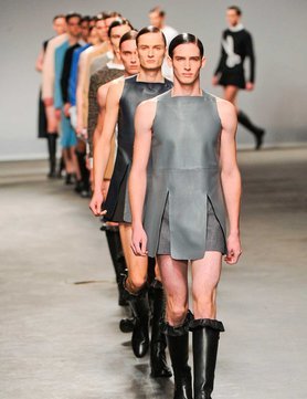 Το άφυλο λουκ στην πιο ακραία του εκδοχή από τον μόδιστρο Τζόναθαν Ουίλιαμ Άντερσον [εικόνες] | iefimerida.gr 10