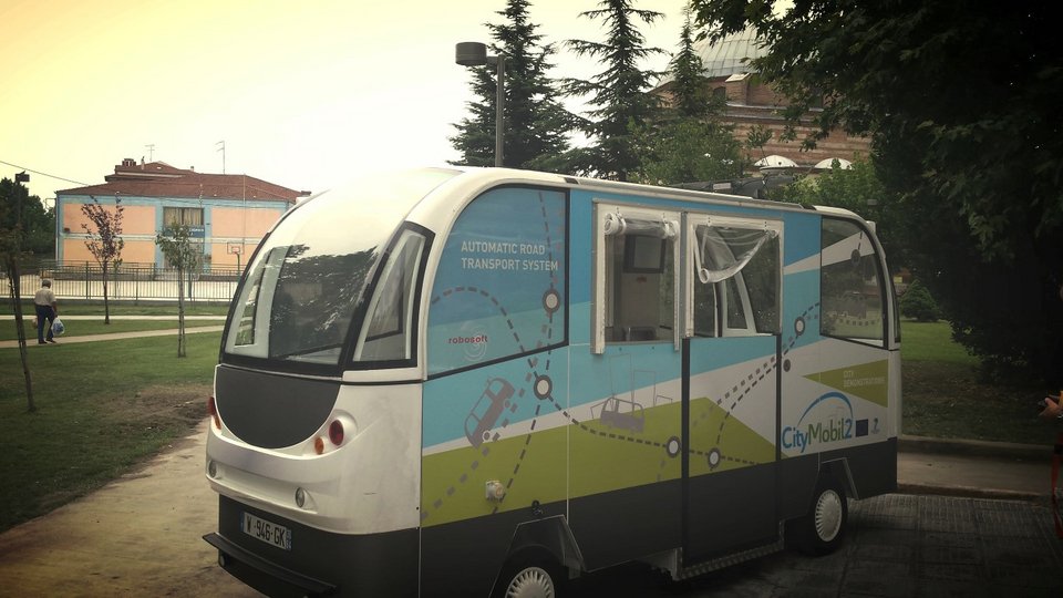 Τρίκαλα: Βγαίνουν στους δρόμους τα Λεωφορεία Χωρίς Οδηγό [εικόνες]  | iefimerida.gr 3