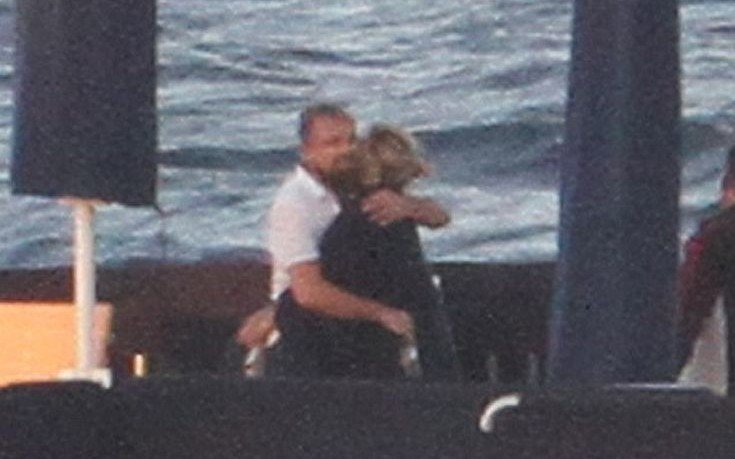 Αγκαλιές και φιλιά του Λεονάρντο Ντι Κάπριο με 25χρονο μοντέλο [εικόνες]  | iefimerida.gr 0