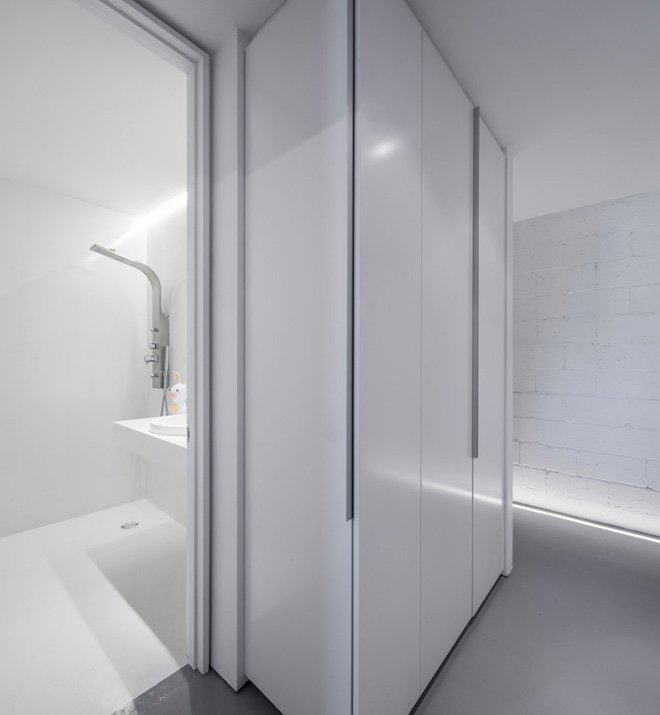 Πώς ένα παλιό ξυλουργείο του '50 μετατράπηκε σε ένα μοντέρνο πολυτελές σπίτι [εικόνες] | iefimerida.gr 16