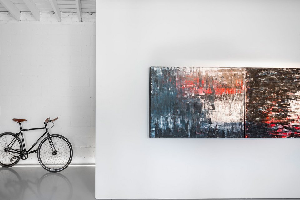 Πώς ένα παλιό ξυλουργείο του '50 μετατράπηκε σε ένα μοντέρνο πολυτελές σπίτι [εικόνες] | iefimerida.gr 20