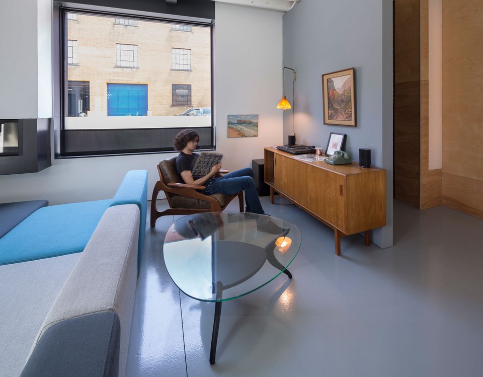 Πώς ένα παλιό ξυλουργείο του '50 μετατράπηκε σε ένα μοντέρνο πολυτελές σπίτι [εικόνες] | iefimerida.gr 21