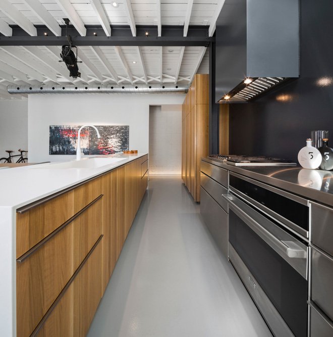 Πώς ένα παλιό ξυλουργείο του '50 μετατράπηκε σε ένα μοντέρνο πολυτελές σπίτι [εικόνες] | iefimerida.gr 8