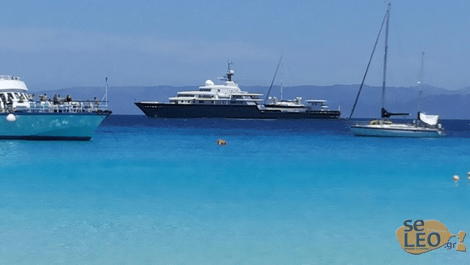 Τα έχασαν στους Παξούς στη θέα του Grand Blue -Το χλιδάτο γιοτ που μοιάζει με... κρουαζιερόπλοιο [εικόνες] | iefimerida.gr 0