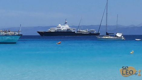 Τα έχασαν στους Παξούς στη θέα του Grand Blue -Το χλιδάτο γιοτ που μοιάζει με... κρουαζιερόπλοιο [εικόνες] | iefimerida.gr 1