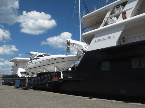 Τα έχασαν στους Παξούς στη θέα του Grand Blue -Το χλιδάτο γιοτ που μοιάζει με... κρουαζιερόπλοιο [εικόνες] | iefimerida.gr 8