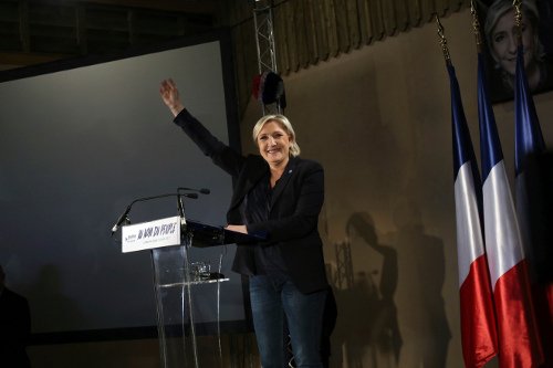 Λεπέν: Οι επενδυτές δεν φεύγουν από τη χώρα αν βγούμε από το ευρώ | iefimerida.gr 0