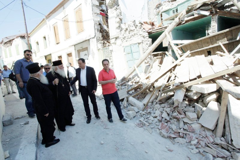 Ο Αρχιεπίσκοπος Ιερώνυμος στις σεισμόπληκτες περιοχές της Λέσβου [εικόνες] | iefimerida.gr 0