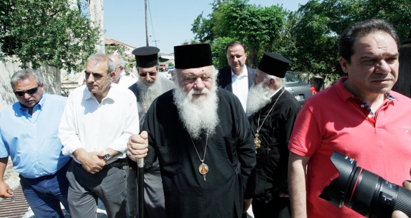 Ο Αρχιεπίσκοπος Ιερώνυμος στις σεισμόπληκτες περιοχές της Λέσβου [εικόνες] | iefimerida.gr 1