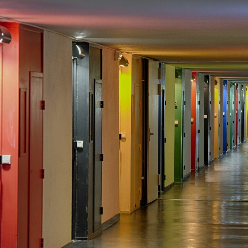 Σε δημοπρασία απλίκες του Λε Κορμπυζιέ -Εξαλλοι πολίτες ζητούν παρέμβαση Υπουργείου [εικόνες] | iefimerida.gr 2