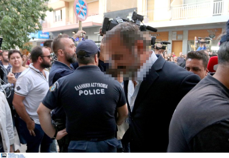 Οι Κρητικοί αποδοκίμασαν τους απαγωγείς του Μιχάλη Λεμπιδάκη -«Ντροπή σας, αλήτες» [εικόνες & βίντεο] | iefimerida.gr 2