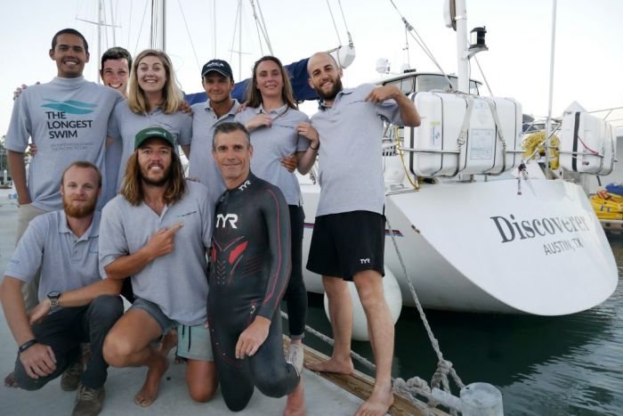 Ο Μπεν Λεκόμτ και το πλήρωμα του σκάφους συνοδείας